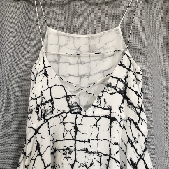 Olive Oak Marbled Open Back Dress - Picture 6 of 7